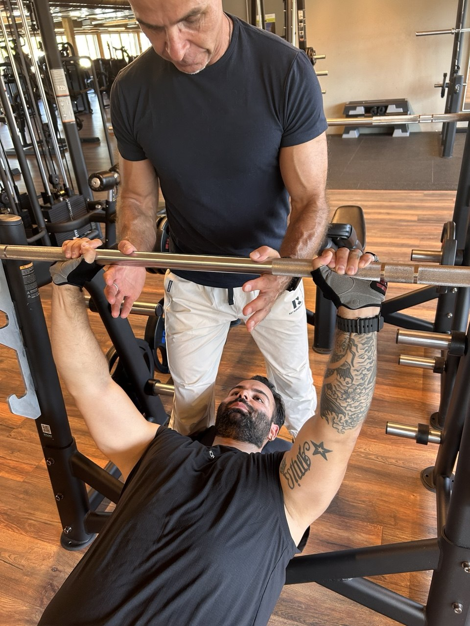 personal-training-bankdrücken Personal Training beim Bankdrücken im The Transformation Coaching-Programm