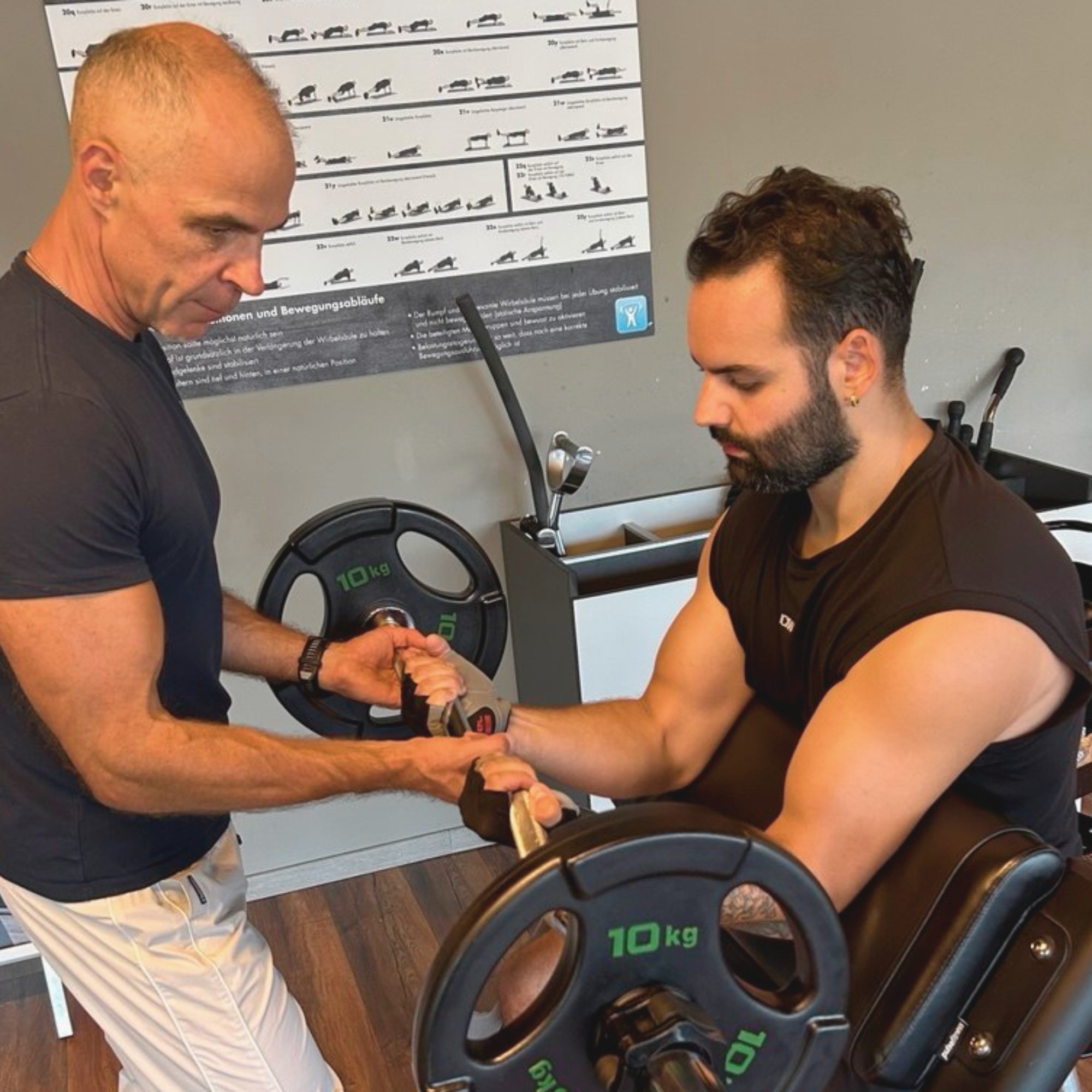 personal-training-beim-hanteltraining Individuelles Krafttraining mit persönlicher Betreuung durch Private Coach